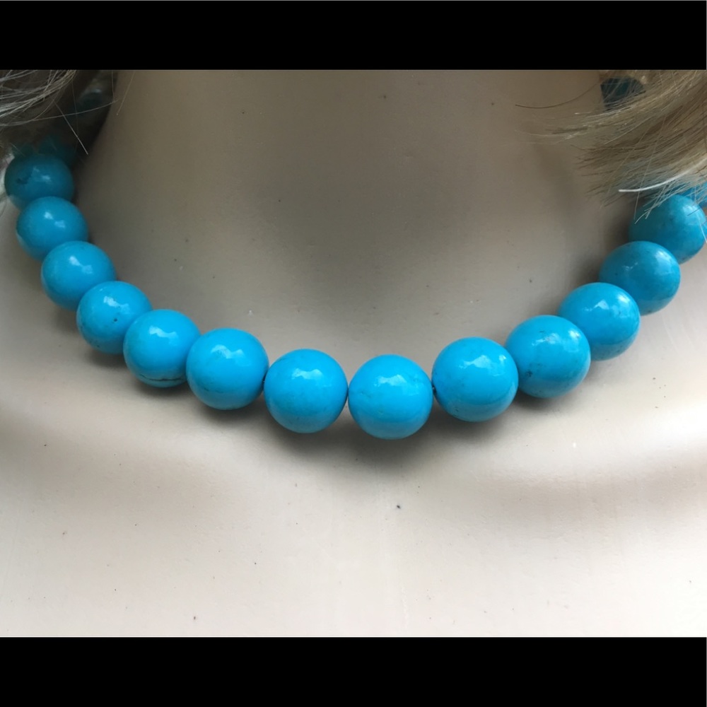 SALE 💃🏻10MM NATURAL BLUE HOWLITE NECKLACE